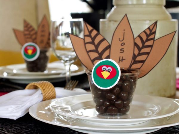 thanksgiving decorations on dinner plates